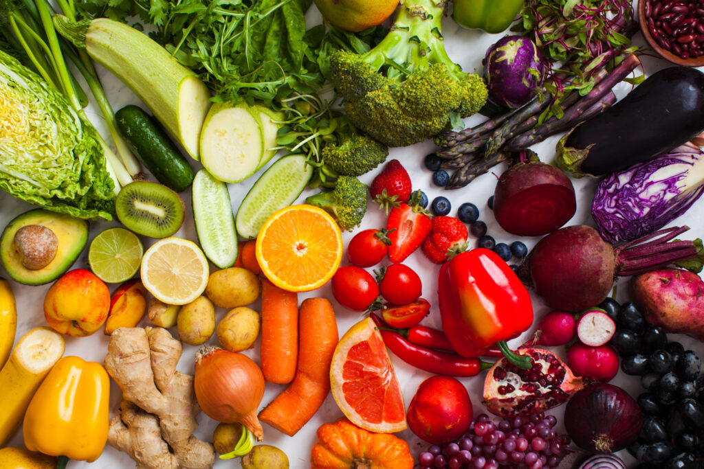 The most important feature of a healthy diet is lots of fruits and vegetables