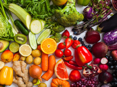 The most important feature of a healthy diet is lots of fruits and vegetables