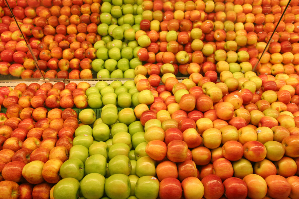 An image of apples at the grocery store.