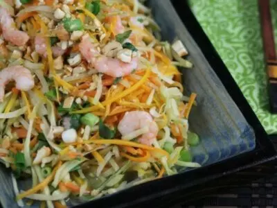 shrimp pad thai on plate with green napkin