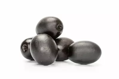 An image of black olives.